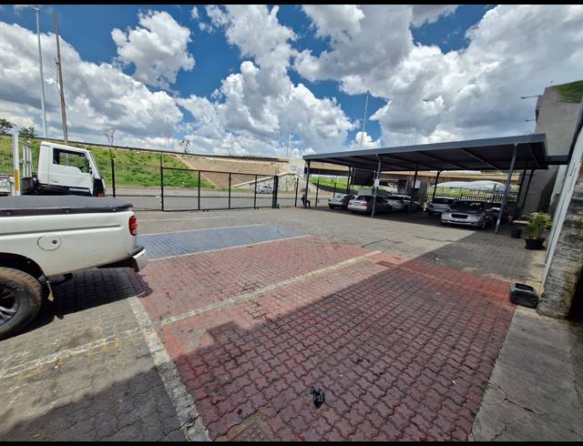 3,029M² WAREHOUSE TO LET IN CITY & SUBURBAN